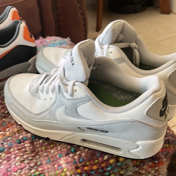 Nike Air Max 90s - Picture 3 of 4